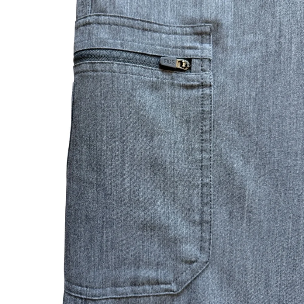 FIGS Men’s Cairo Cargo Scrub Pants Gray L/S  Straight Leg Drawstring Technical